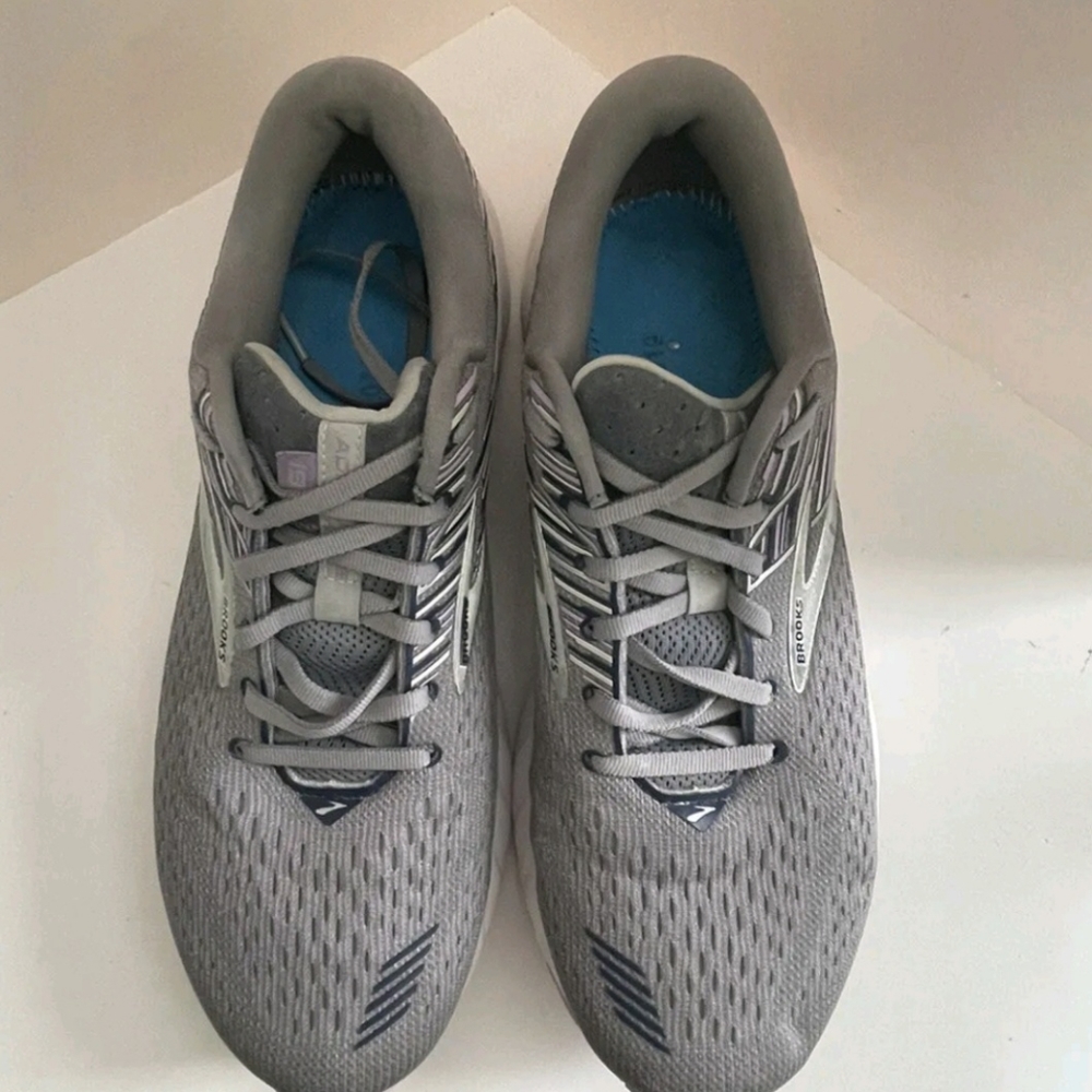 Brooks Womens Adrenaline GTS 19 1202841B060 Gray Running Shoes Sneakers Sz 9